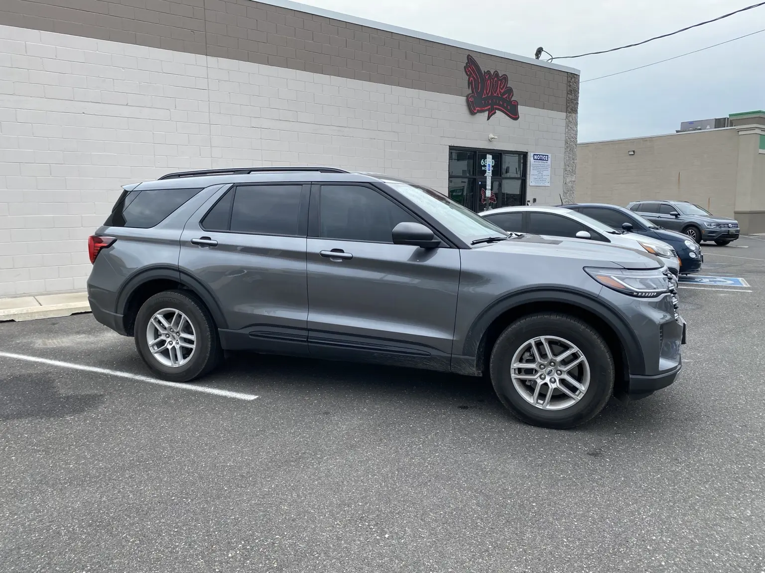 What Does 20% Front Window Tint Look Like on a 2020–2027 Ford Explorer?
