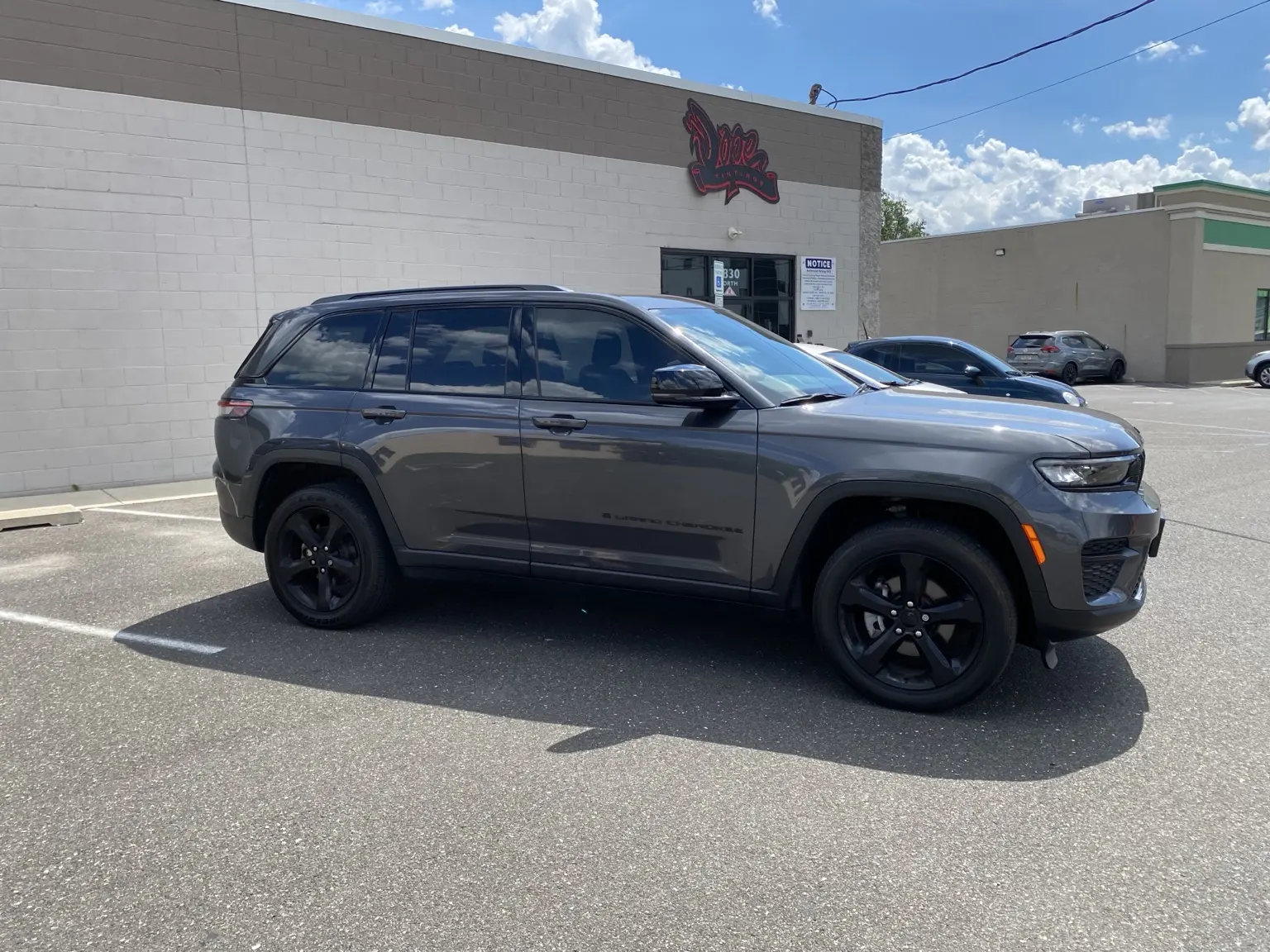 What Does 25% Front Window Tint Look Like on a 2022–2026 Jeep Grand Cherokee?