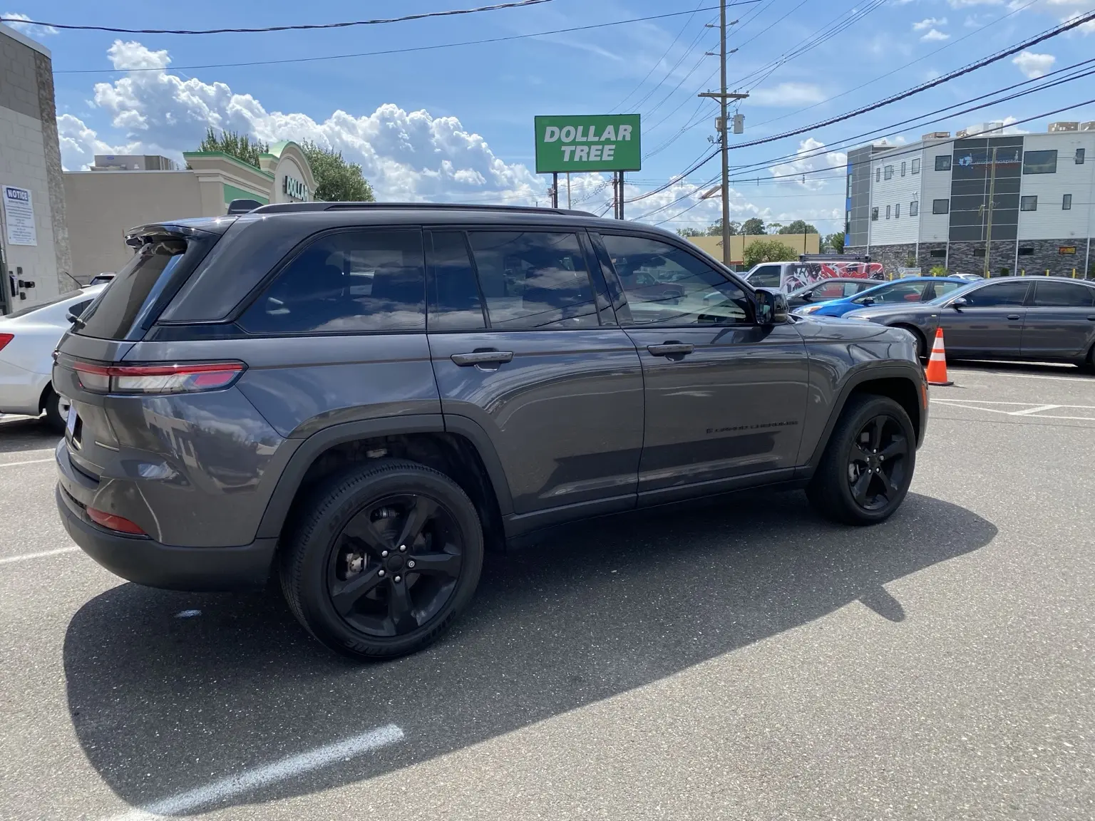 What Does 25% Front Window Tint Look Like on a 2022–2026 Jeep Grand Cherokee? — photo 5
