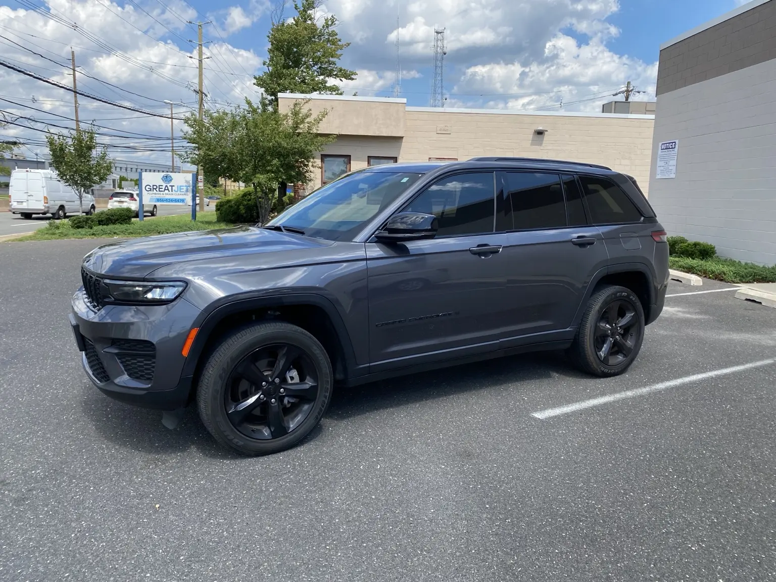 What Does 25% Front Window Tint Look Like on a 2022–2026 Jeep Grand Cherokee? — photo 7