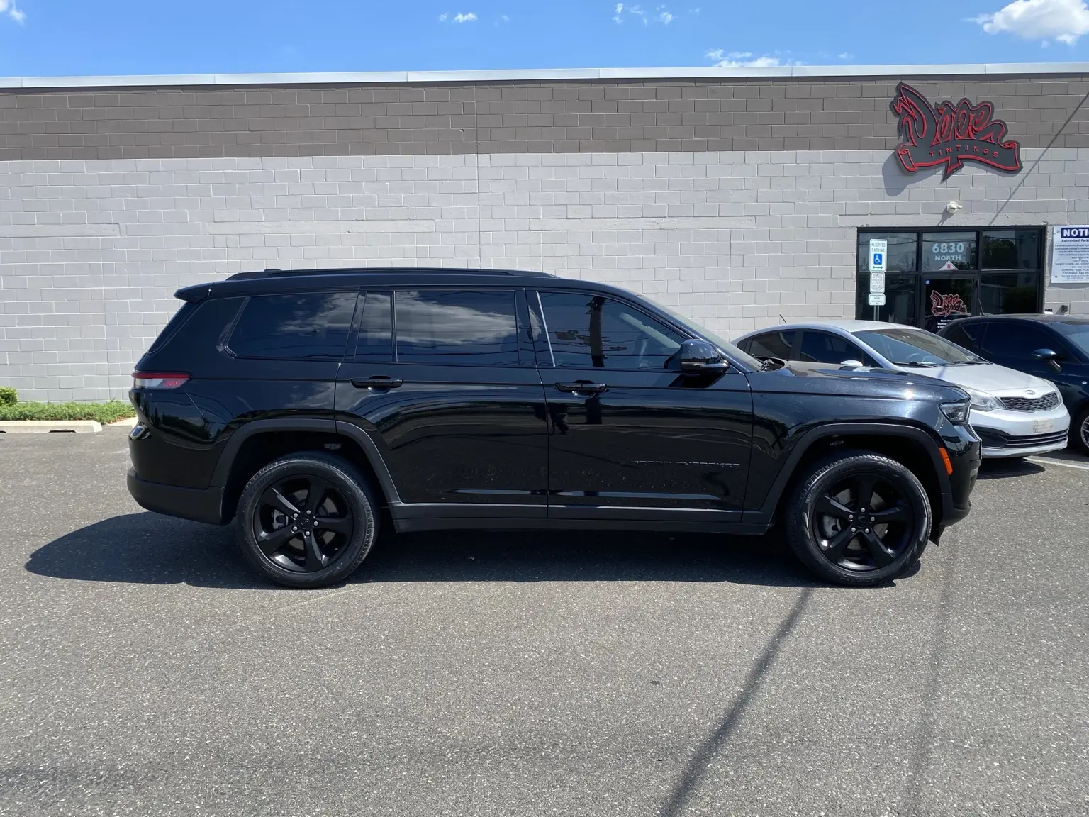 What Does 15% Tint Look Like on a 2021–2027 Jeep Grand Cherokee L? — photo 2