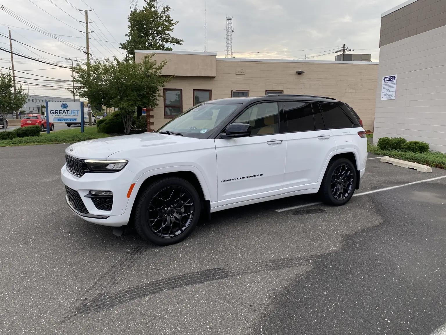 What Does 70% Ceramic Front Window Tint Look Like on a 2022–2026 Jeep Grand Cherokee? — photo 7