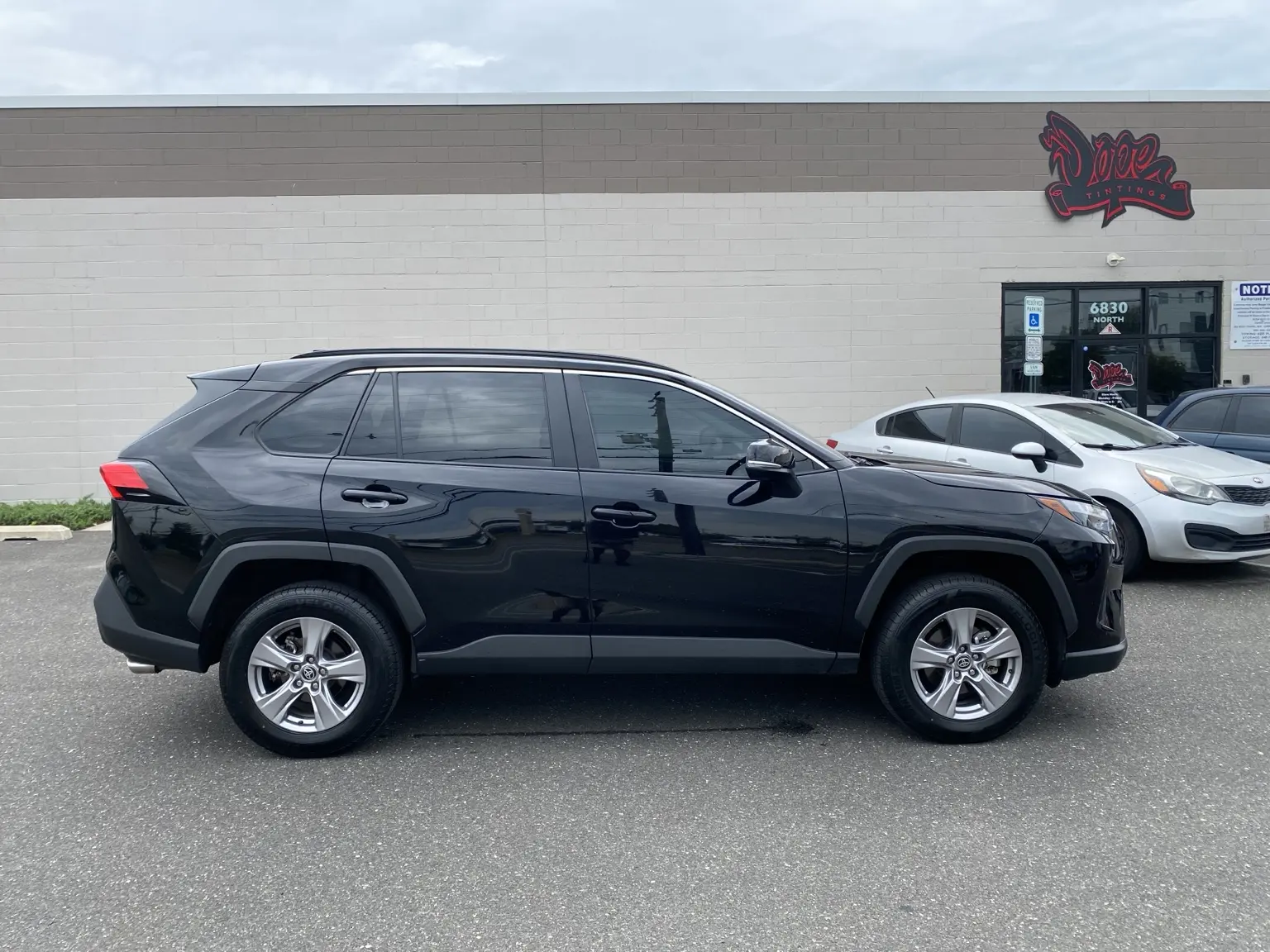 What Does 25% Front Window Tint Look Like on a 2019–2025 Toyota RAV4? — photo 2